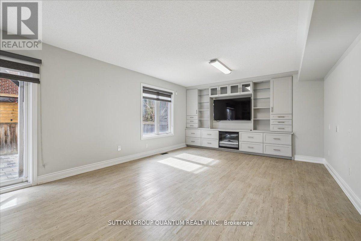 32 Harborn Road, Mississauga (Cooksville), Ontario  L5B 1A4 - Photo 37 - W12130263