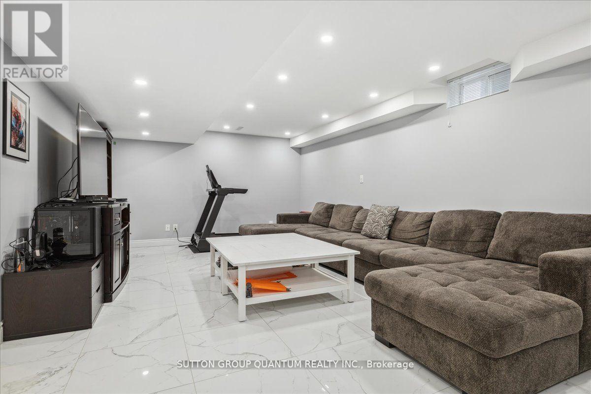 32 Harborn Road, Mississauga (Cooksville), Ontario  L5B 1A4 - Photo 42 - W12130263