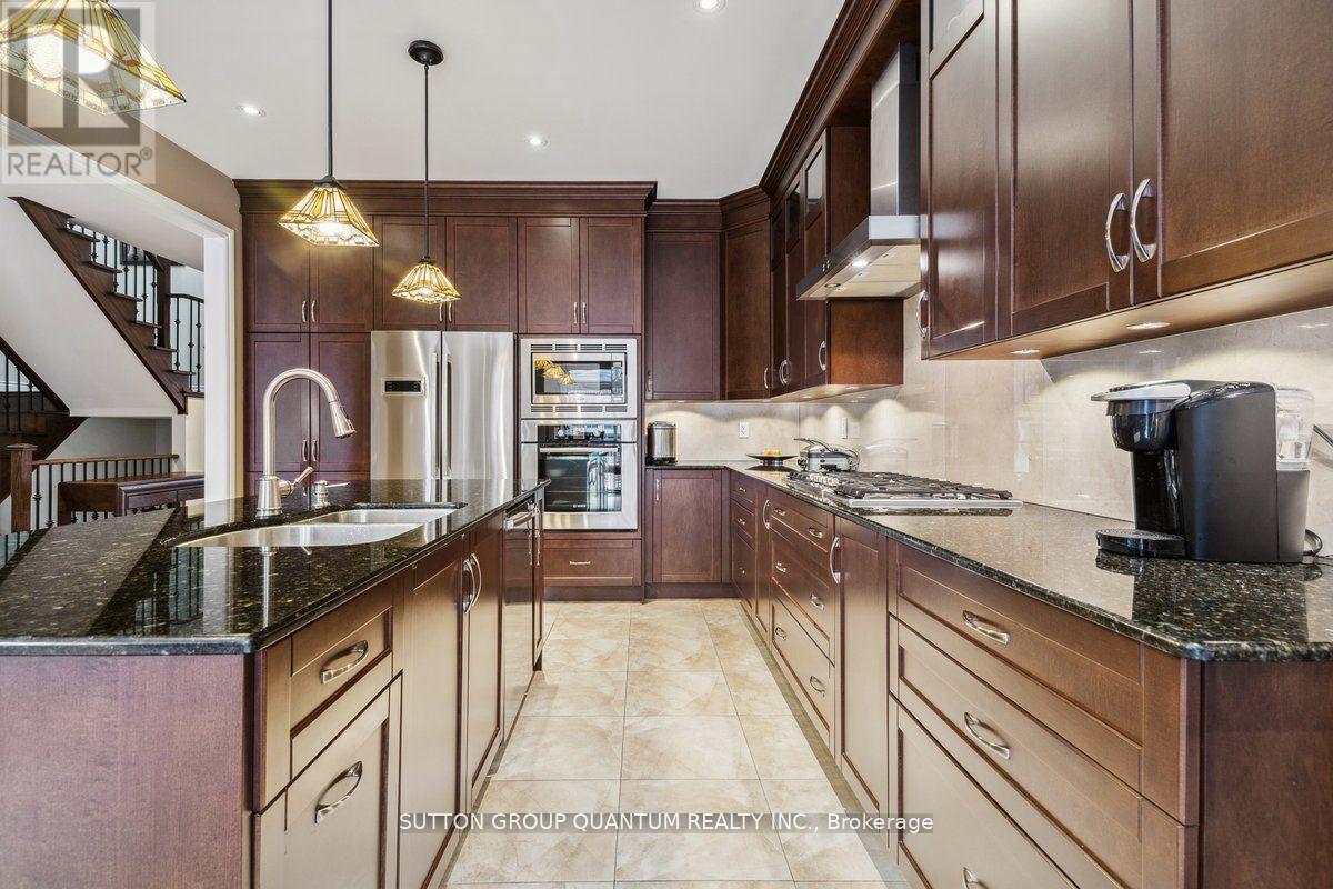 32 Harborn Road, Mississauga, Ontario  L5B 1A4 - Photo 9 - W12130263