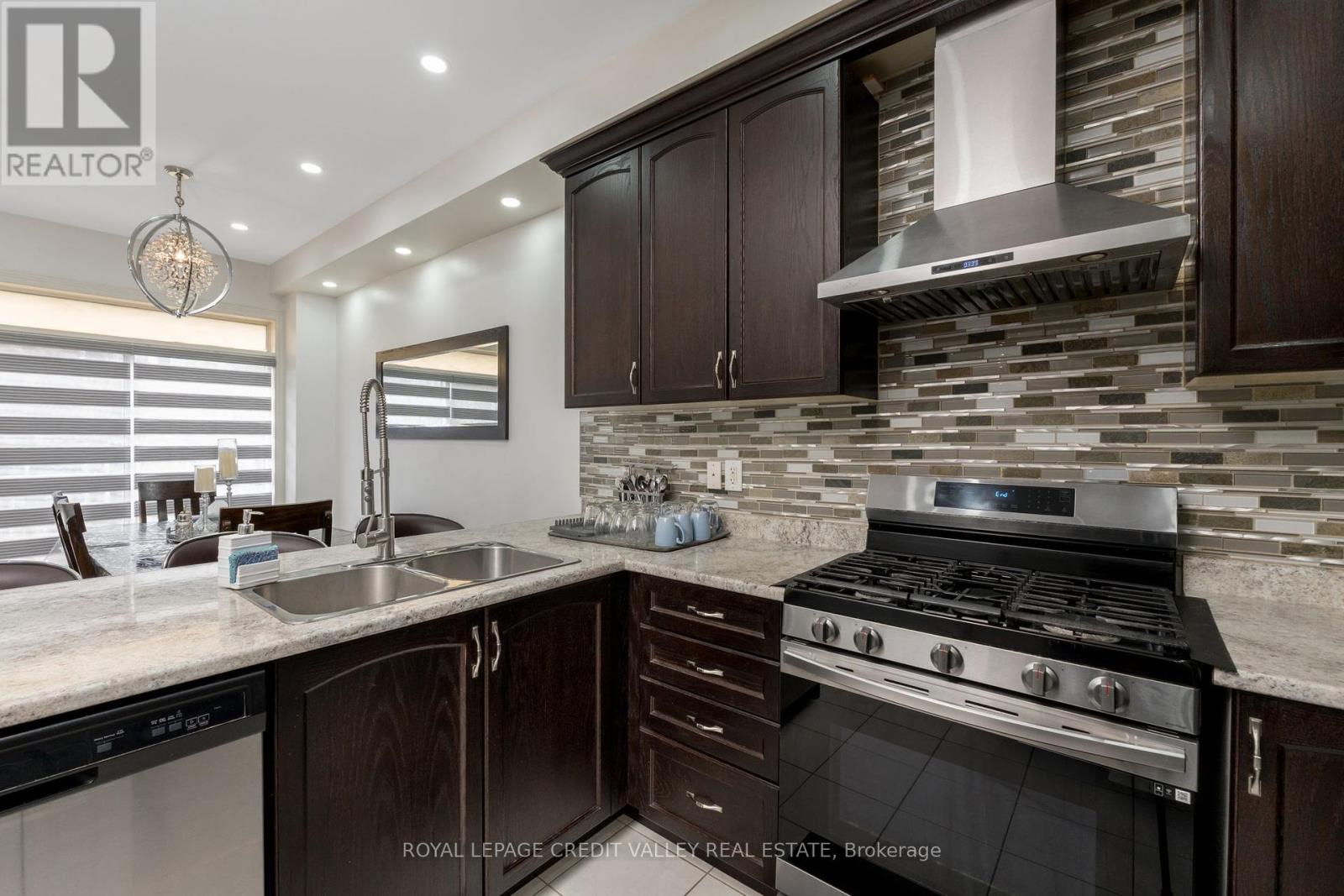 83 Padbury Trail, Brampton (Northwest Brampton), Ontario  L7A 4V3 - Photo 19 - W12130297