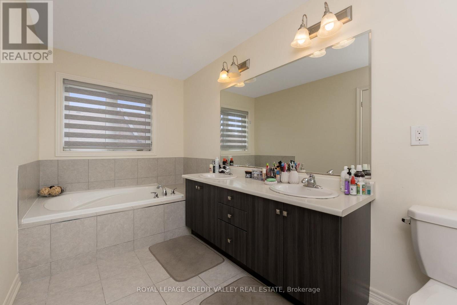 83 Padbury Trail, Brampton (Northwest Brampton), Ontario  L7A 4V3 - Photo 34 - W12130297