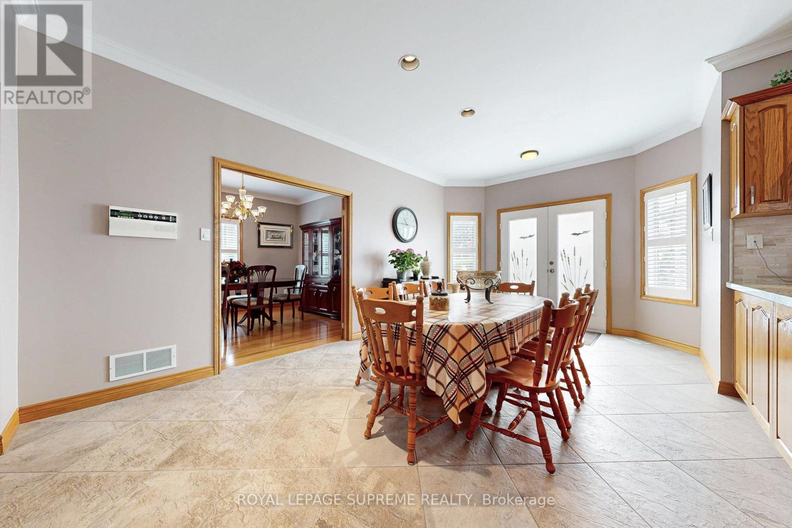 10 Freeman Road, Toronto, Ontario  M6M 4E6 - Photo 16 - W12130314