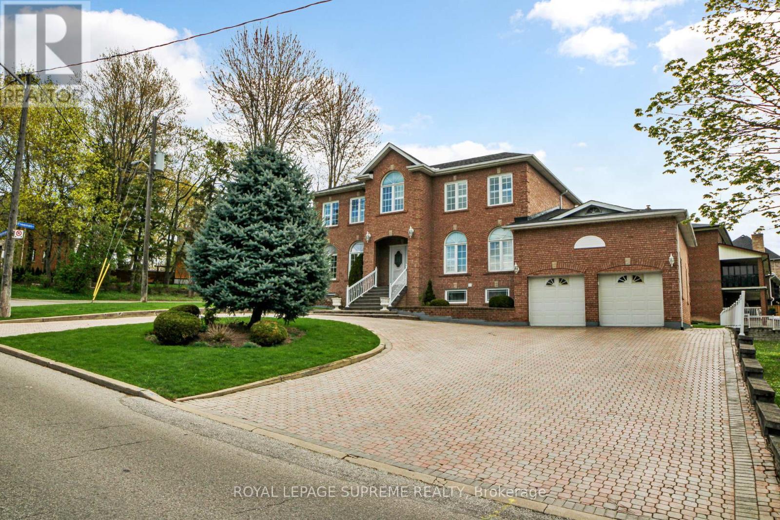 10 Freeman Road, Toronto, Ontario  M6M 4E6 - Photo 2 - W12130314