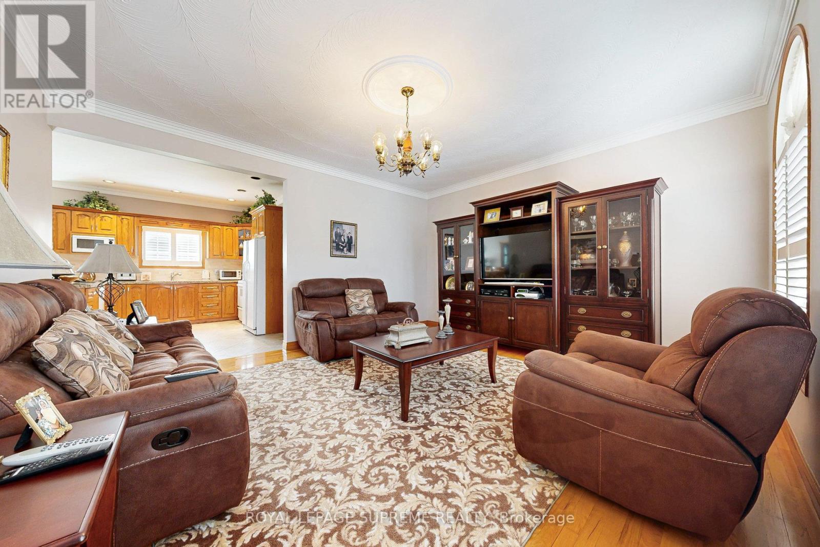 10 Freeman Road, Toronto, Ontario  M6M 4E6 - Photo 23 - W12130314