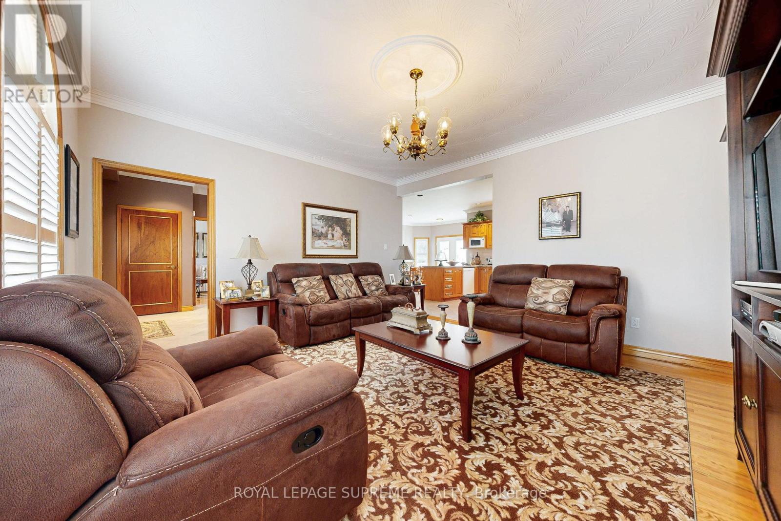 10 Freeman Road, Toronto, Ontario  M6M 4E6 - Photo 24 - W12130314