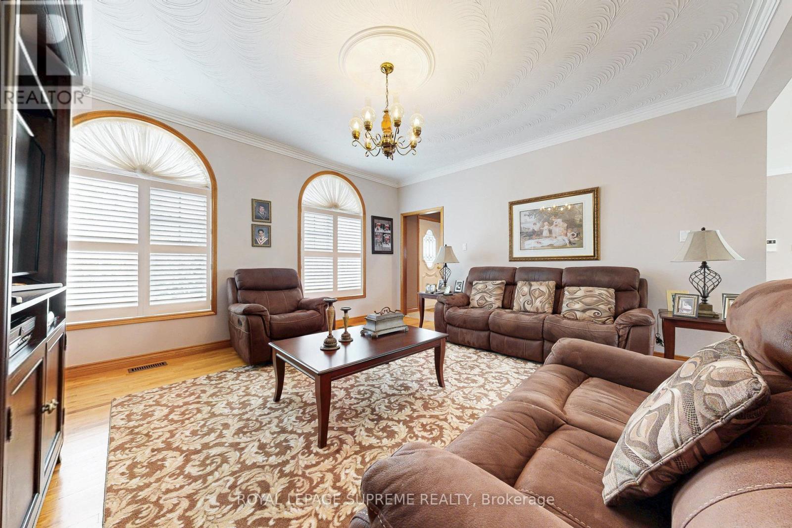10 Freeman Road, Toronto, Ontario  M6M 4E6 - Photo 25 - W12130314