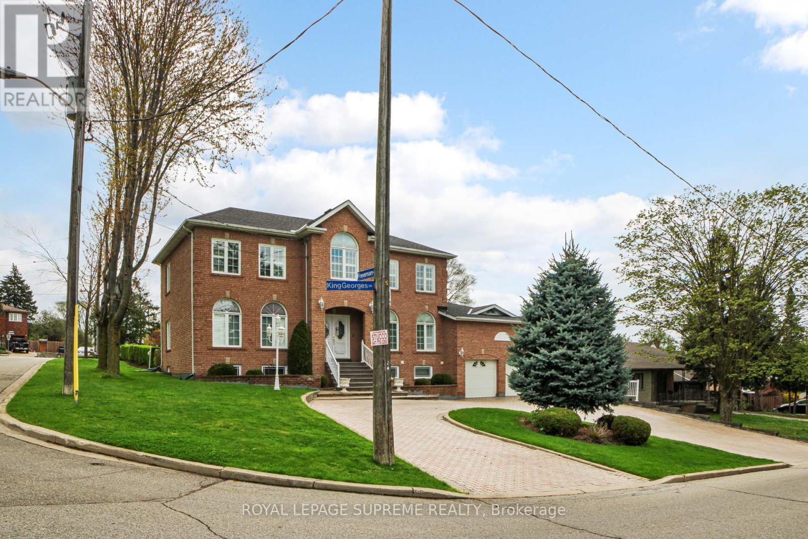 10 Freeman Road, Toronto, Ontario  M6M 4E6 - Photo 3 - W12130314