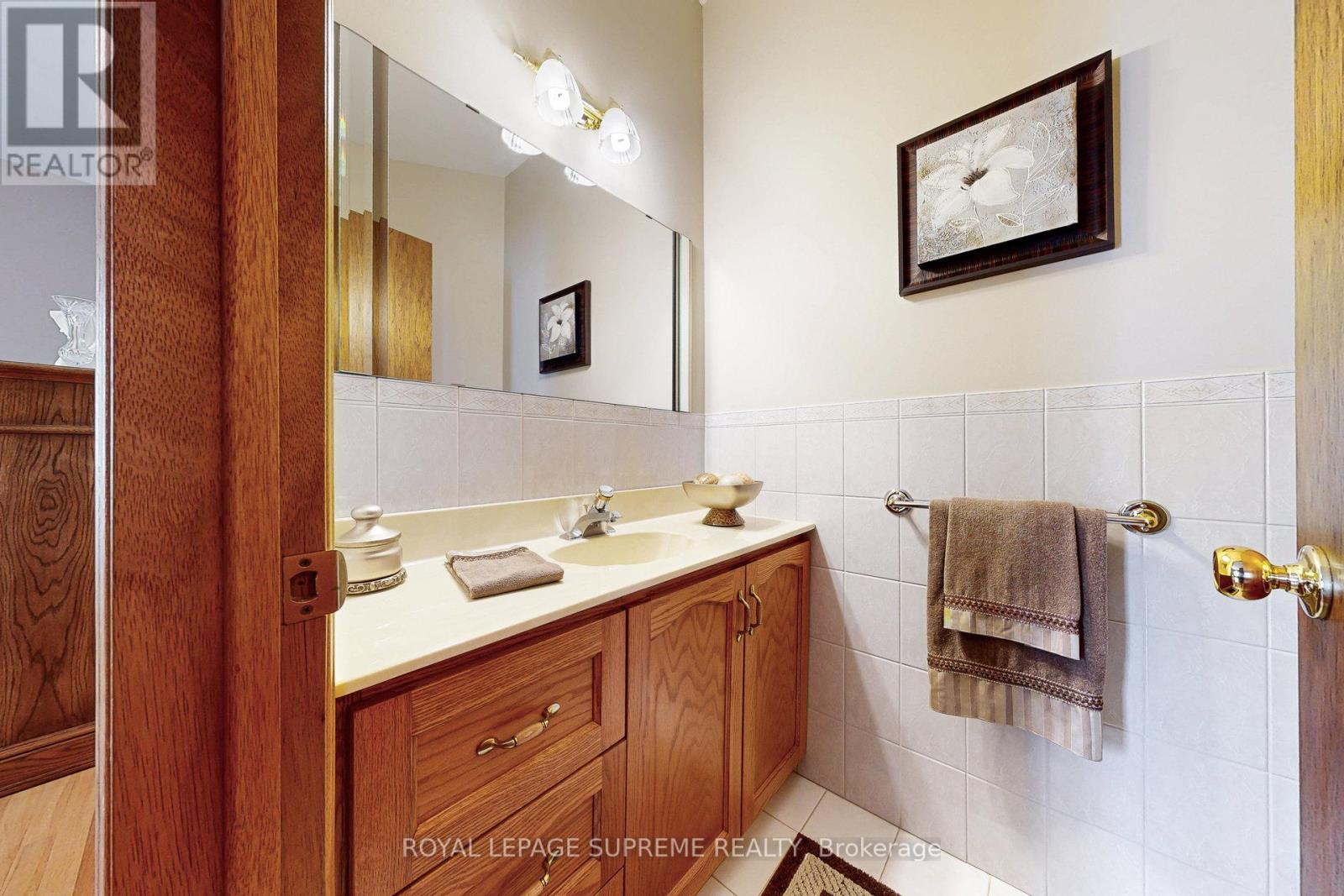 10 Freeman Road, Toronto, Ontario  M6M 4E6 - Photo 37 - W12130314