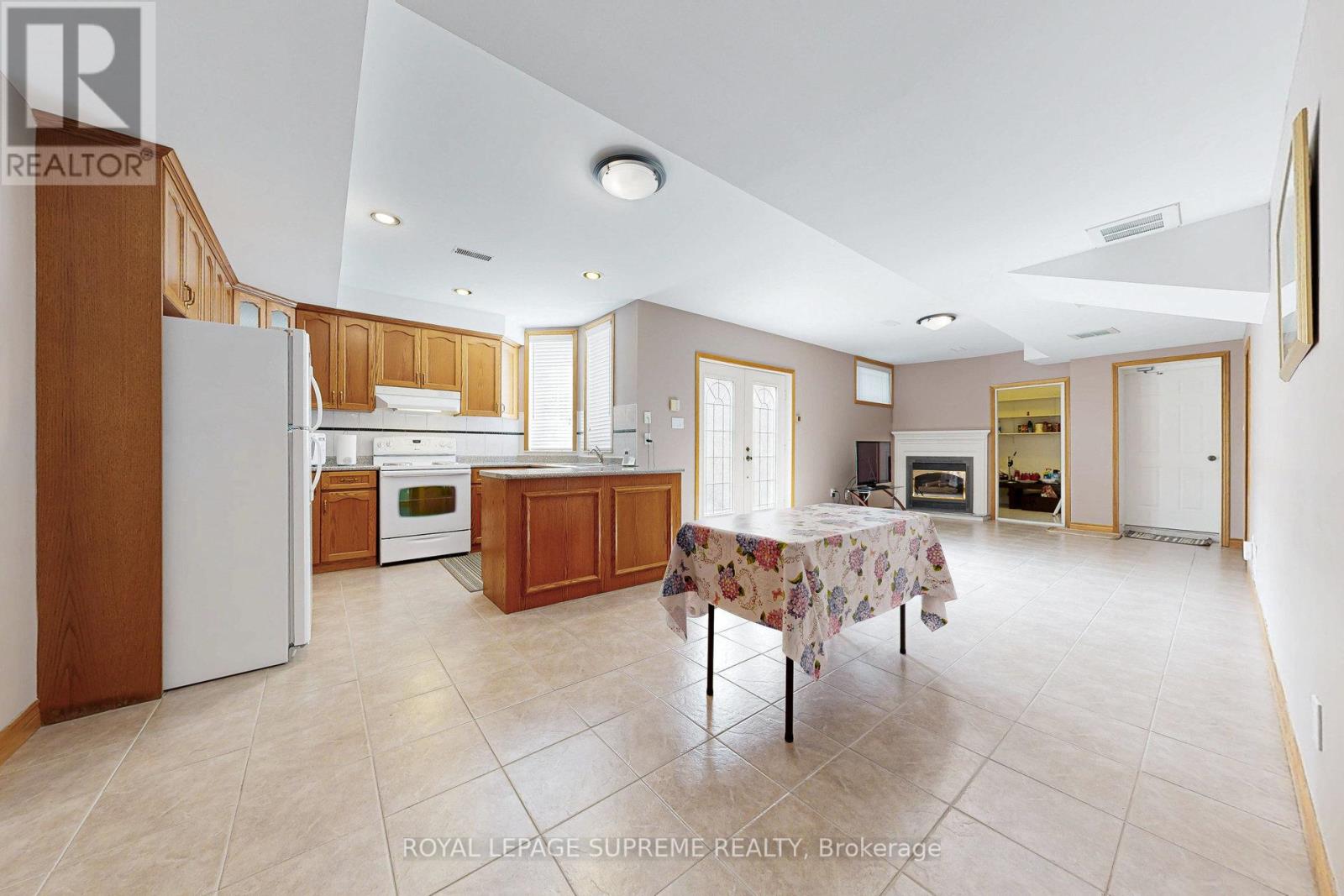 10 Freeman Road, Toronto, Ontario  M6M 4E6 - Photo 43 - W12130314