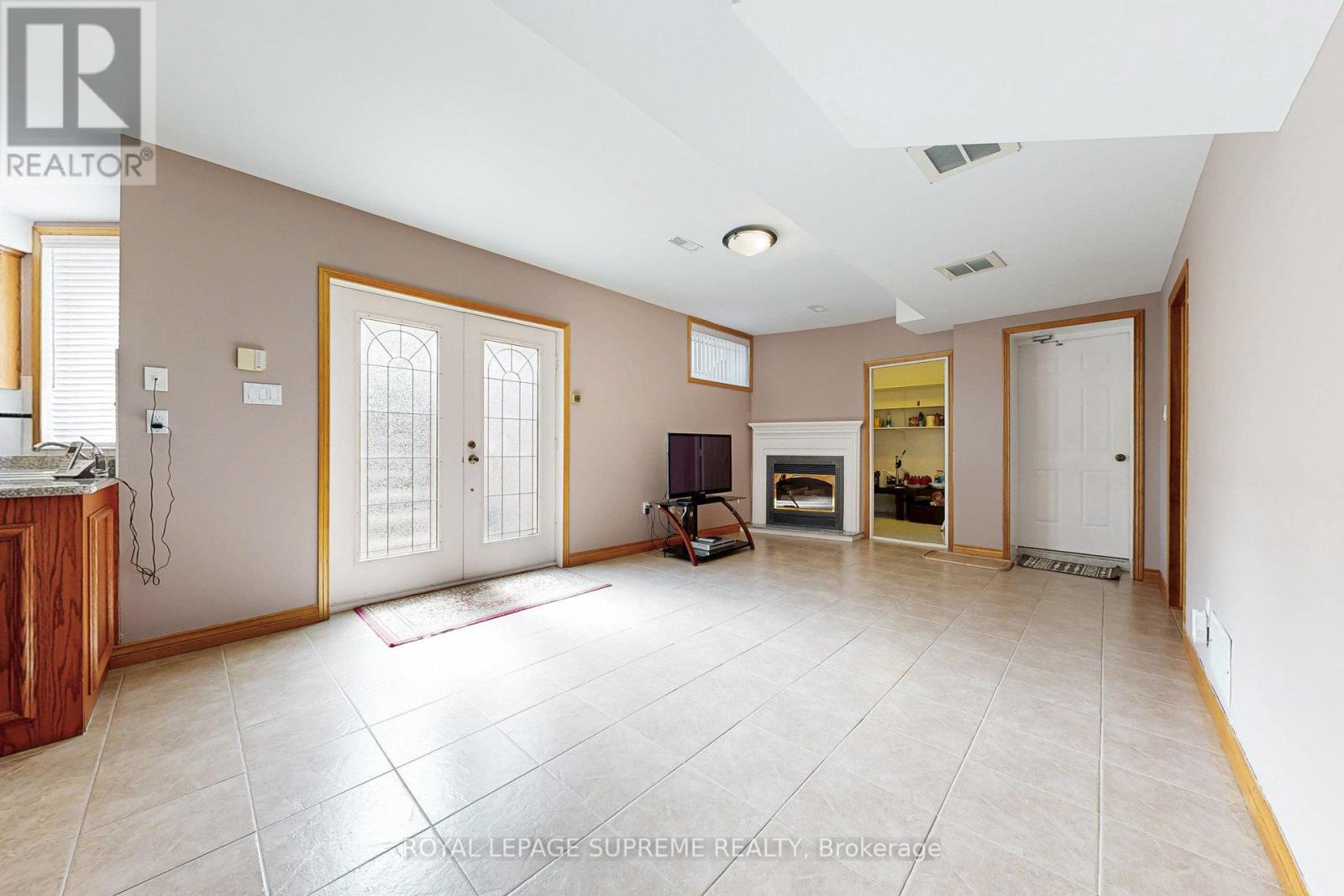 10 Freeman Road, Toronto, Ontario  M6M 4E6 - Photo 45 - W12130314