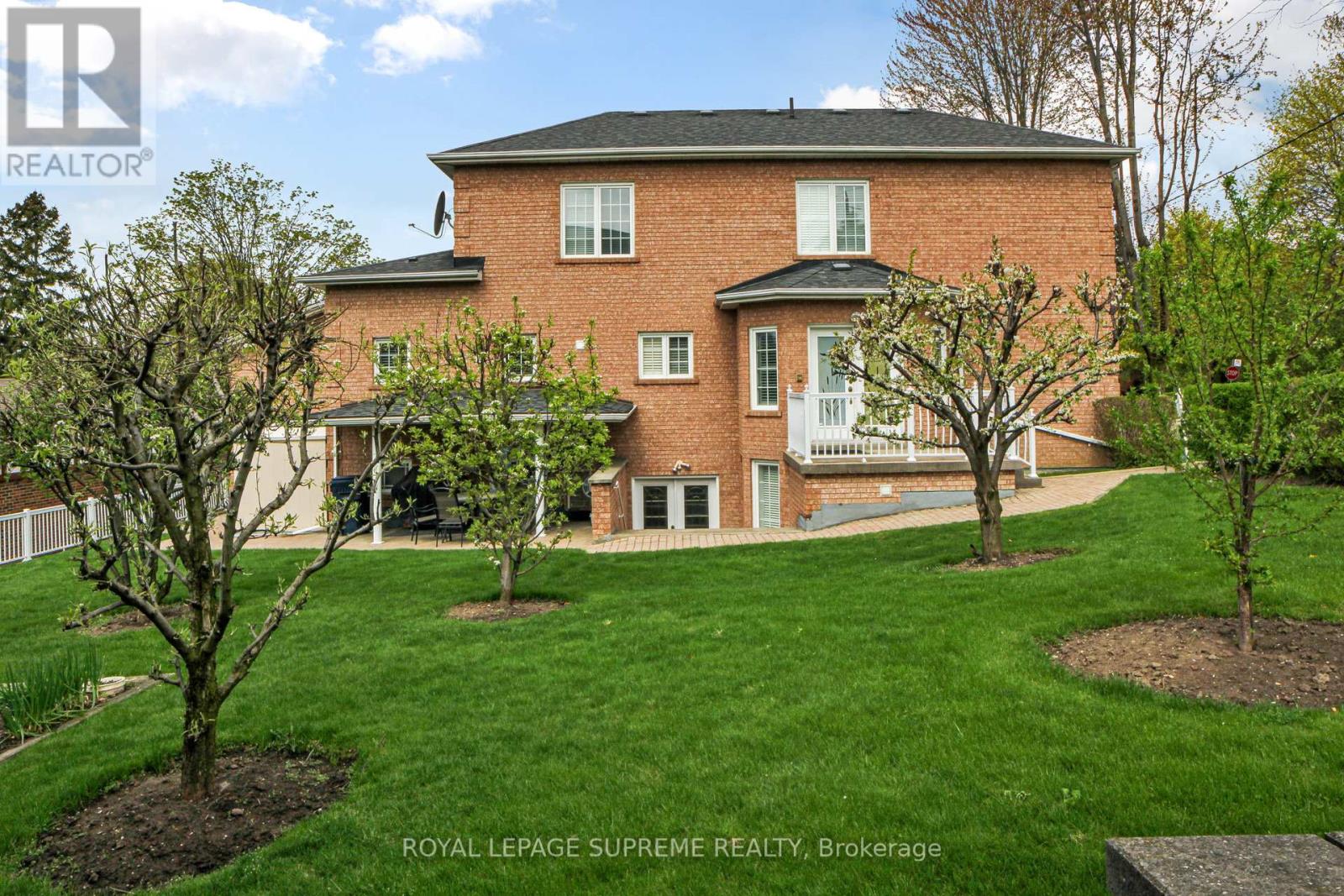 10 Freeman Road, Toronto, Ontario  M6M 4E6 - Photo 49 - W12130314