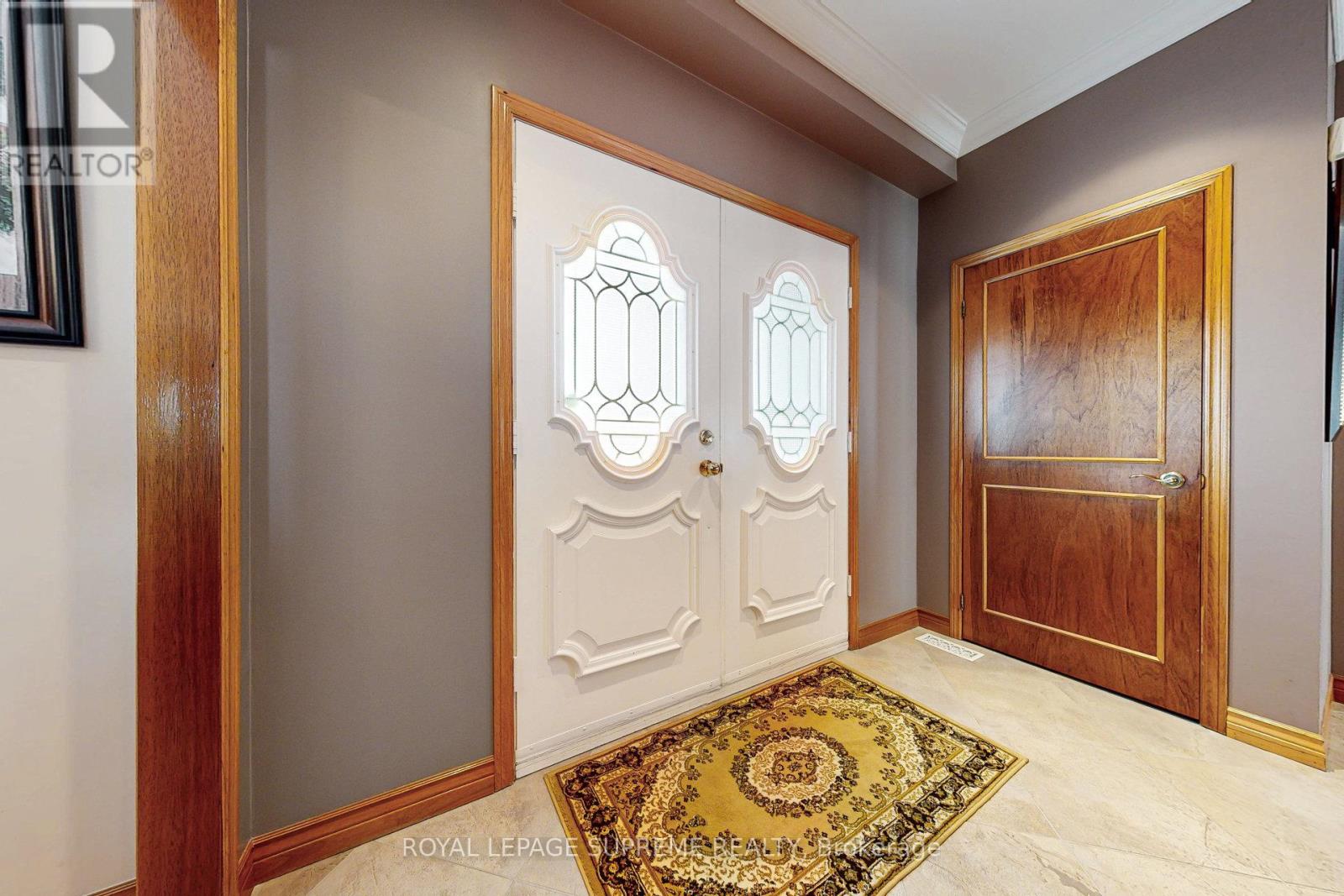 10 Freeman Road, Toronto, Ontario  M6M 4E6 - Photo 5 - W12130314