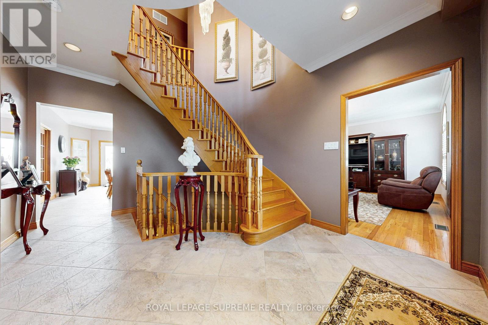 10 Freeman Road, Toronto, Ontario  M6M 4E6 - Photo 6 - W12130314