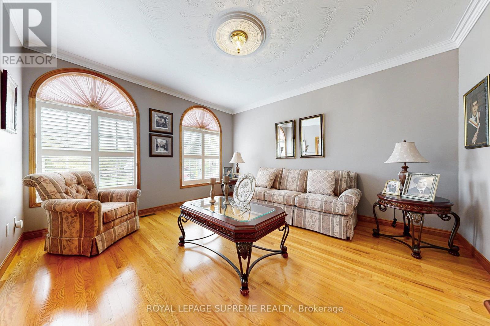 10 Freeman Road, Toronto, Ontario  M6M 4E6 - Photo 8 - W12130314