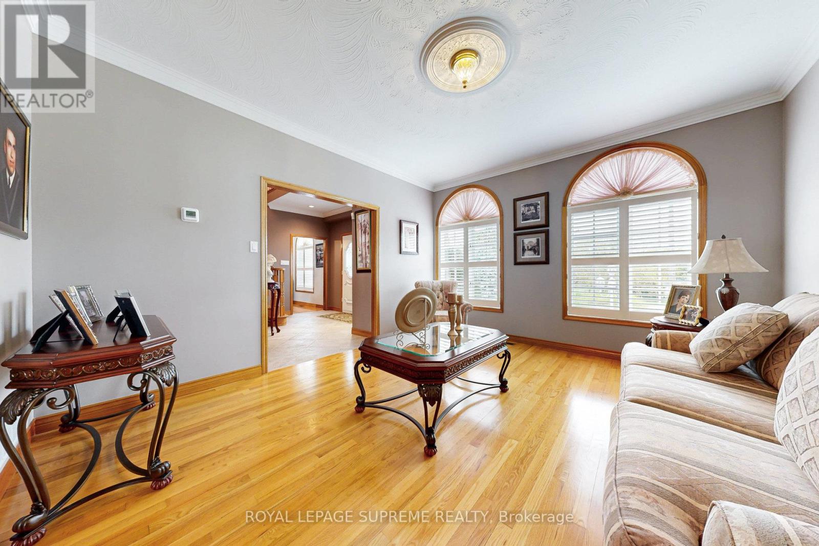 10 Freeman Road, Toronto, Ontario  M6M 4E6 - Photo 9 - W12130314
