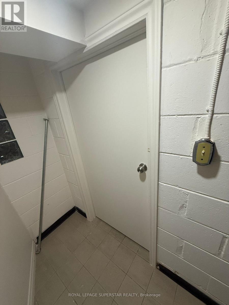Property at 15 QUINBY COURT image 3