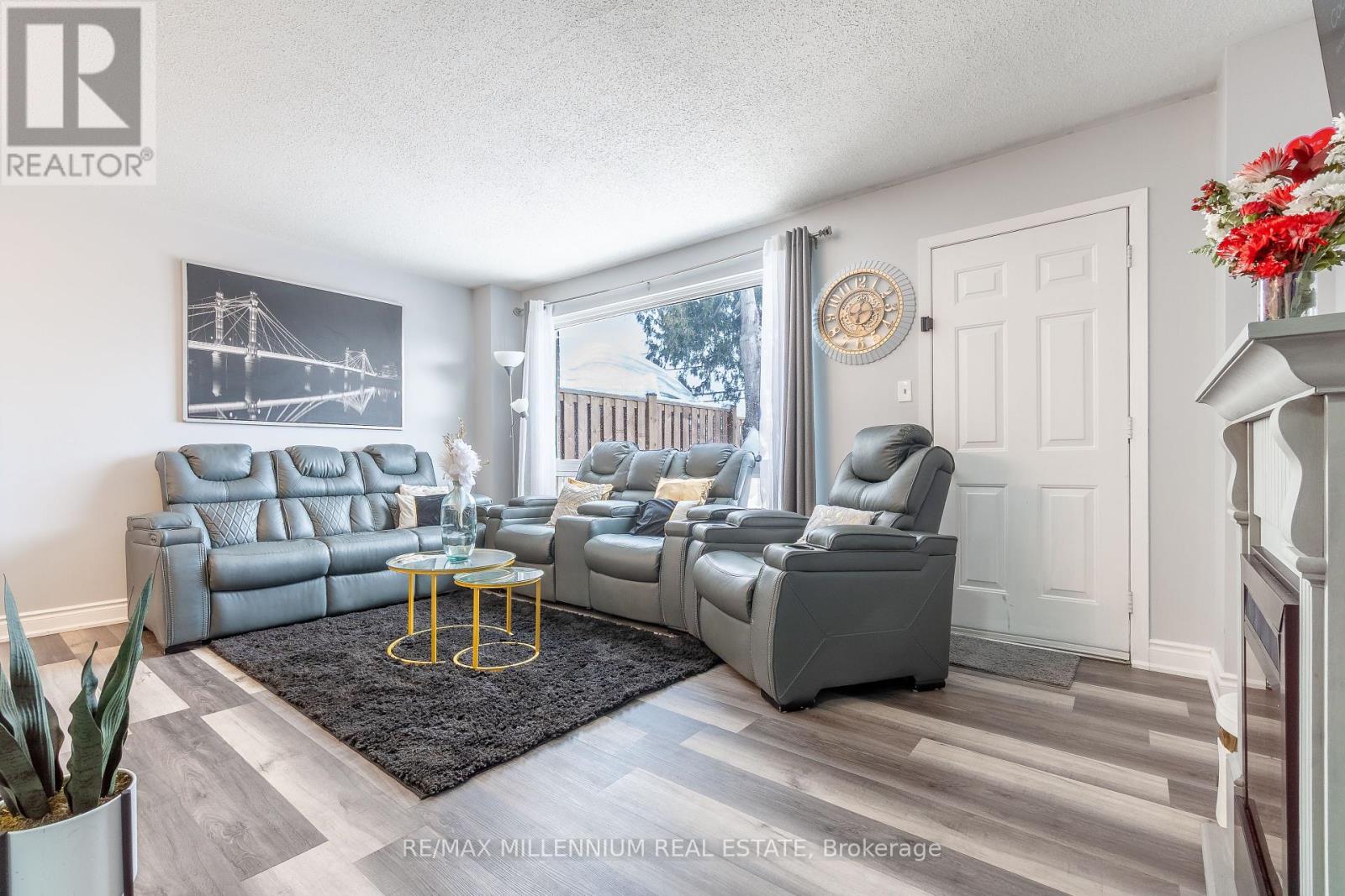 52 Village Court, Brampton (Brampton East), Ontario  L6W 1A6 - Photo 6 - W12130331