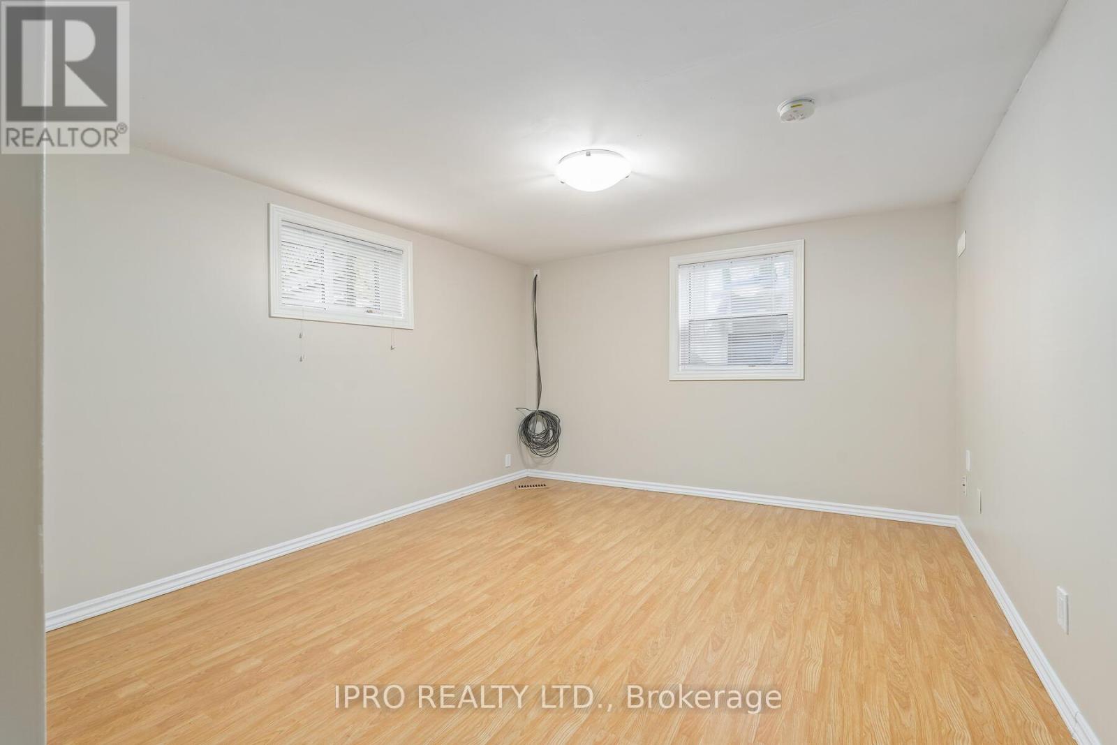 17 Academy Road, Halton Hills, Ontario  L7G 3N7 - Photo 8 - W12130337