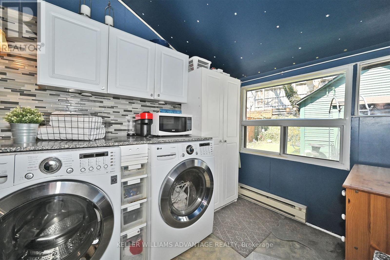 28 Larkin Avenue, Toronto (High Park-Swansea), Ontario  M6S 1L8 - Photo 9 - W12130364