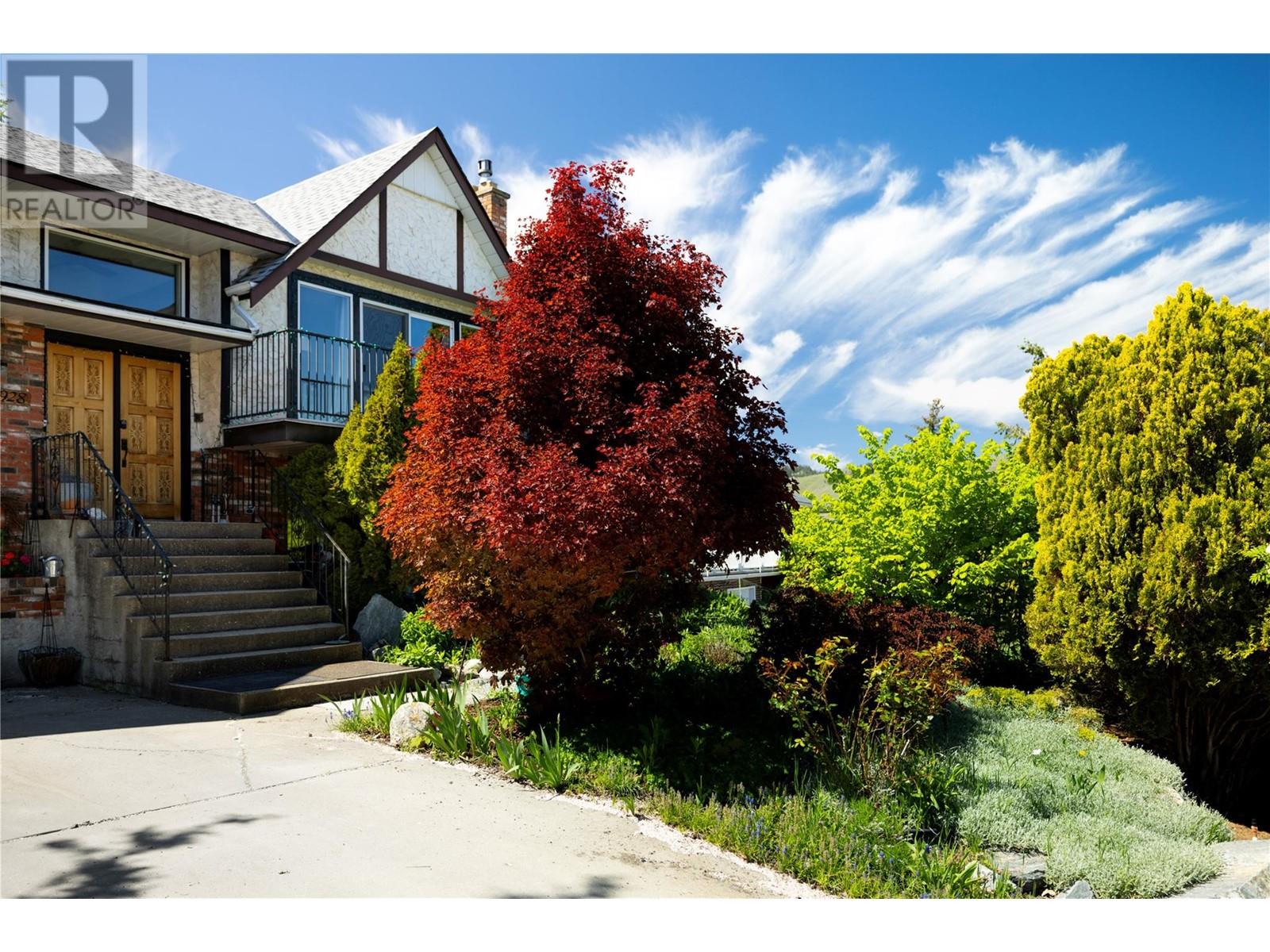 Property at 3928 15 Crescent image 3