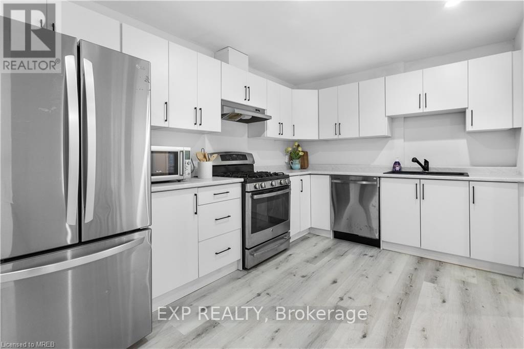 B - 376 Philip Place, Hamilton (Ancaster), Ontario  L9G 3G8 - Photo 17 - X12130195