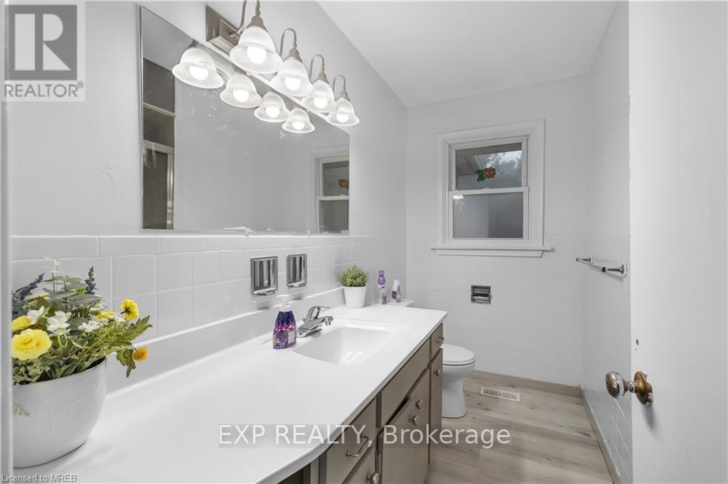 B - 376 Philip Place, Hamilton (Ancaster), Ontario  L9G 3G8 - Photo 28 - X12130195