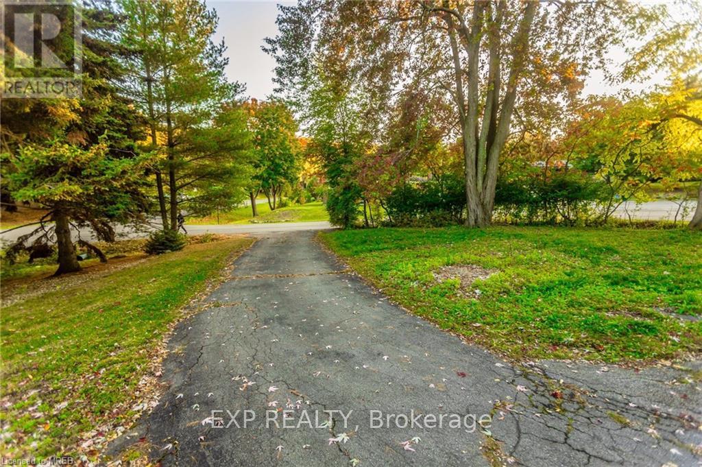 B - 376 Philip Place, Hamilton, Ontario  L9G 3G8 - Photo 4 - X12130195