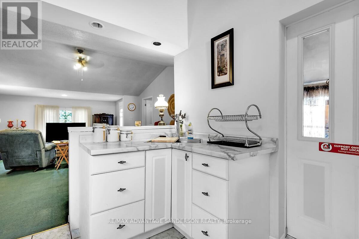 24441 Bear Creek Road, Middlesex Centre, Ontario  N0M 2A0 - Photo 13 - X12130581