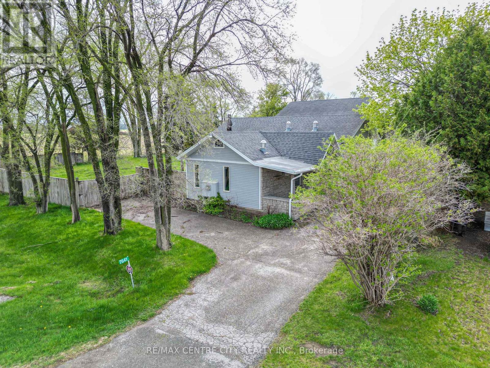 7641 Lakeshore Road, Lambton Shores, Ontario  N0N 1J0 - Photo 49 - X12130617