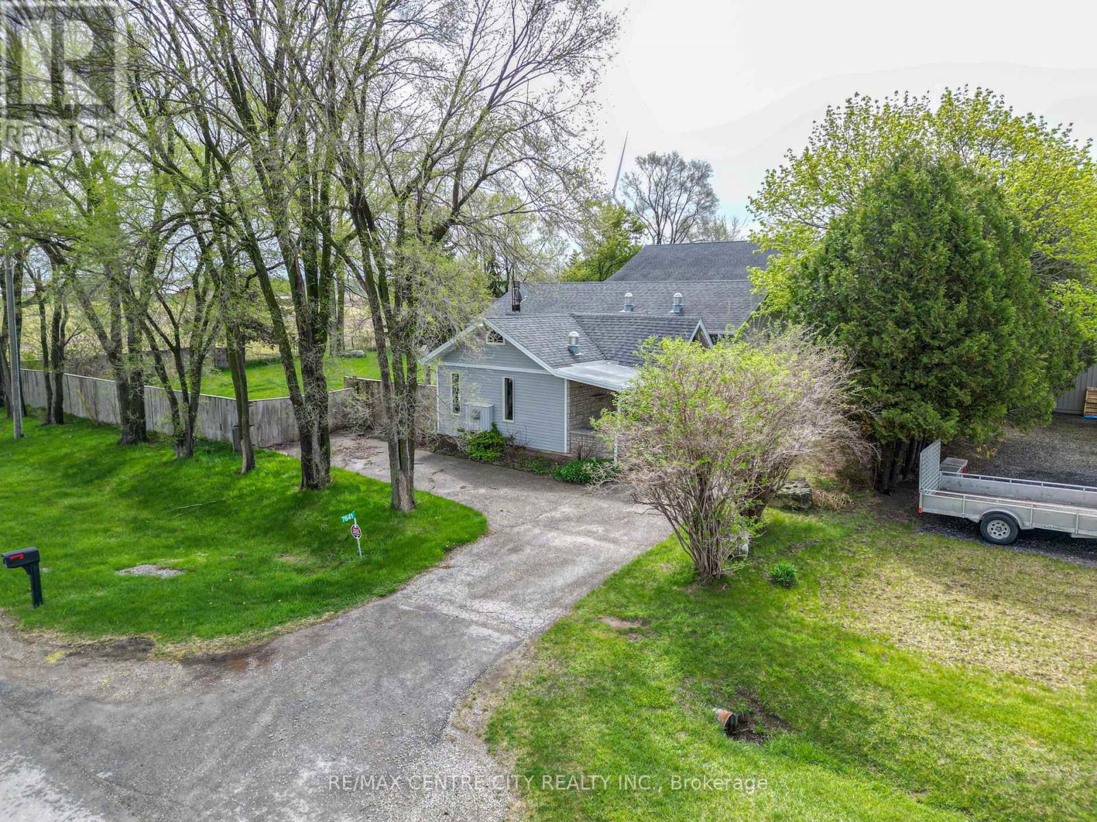 7641 Lakeshore Road, Lambton Shores, Ontario  N0N 1J0 - Photo 50 - X12130617