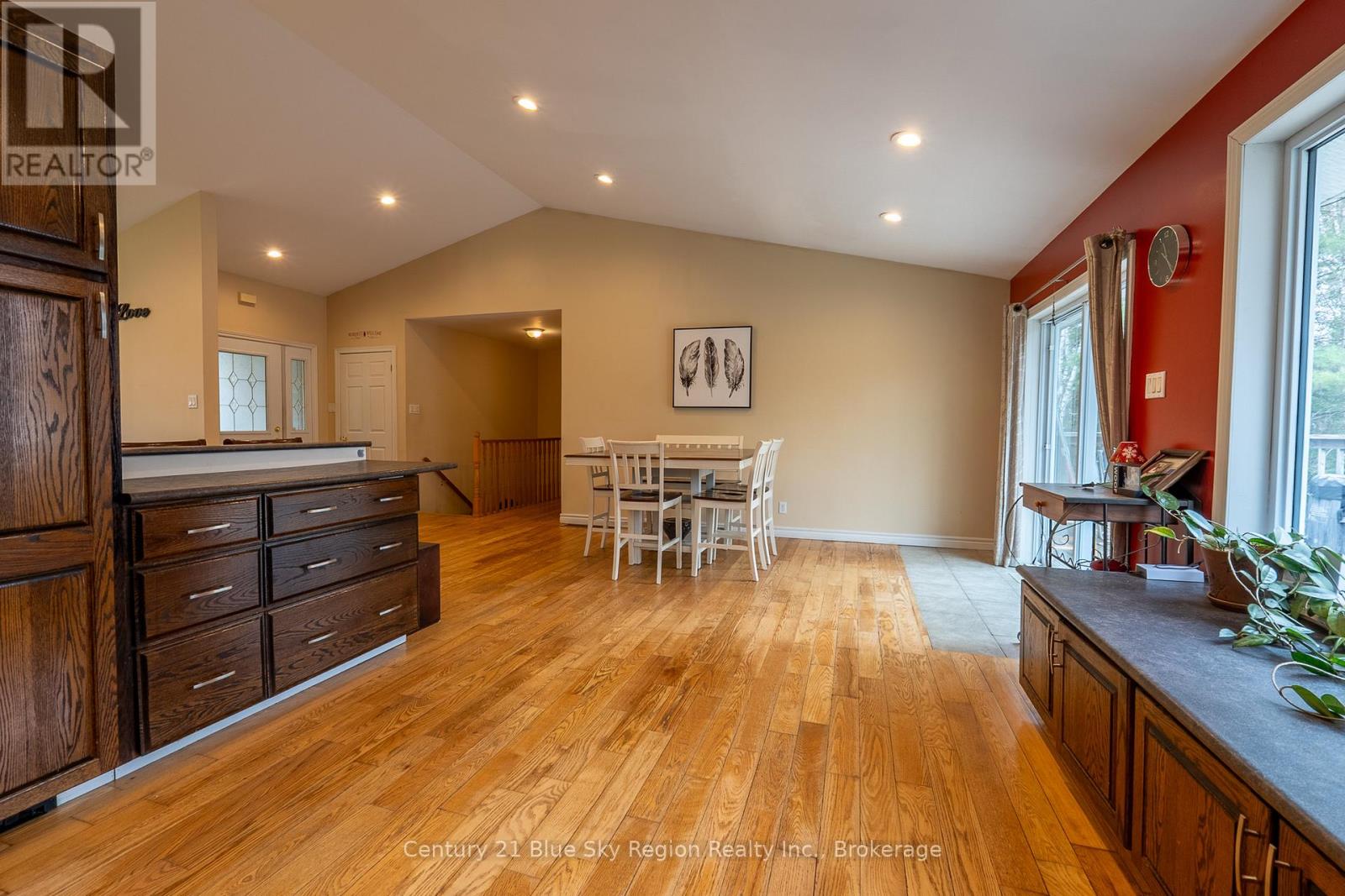 1518 Pinecreek Road S, Callander, Ontario  P0H 1H0 - Photo 8 - X12130652