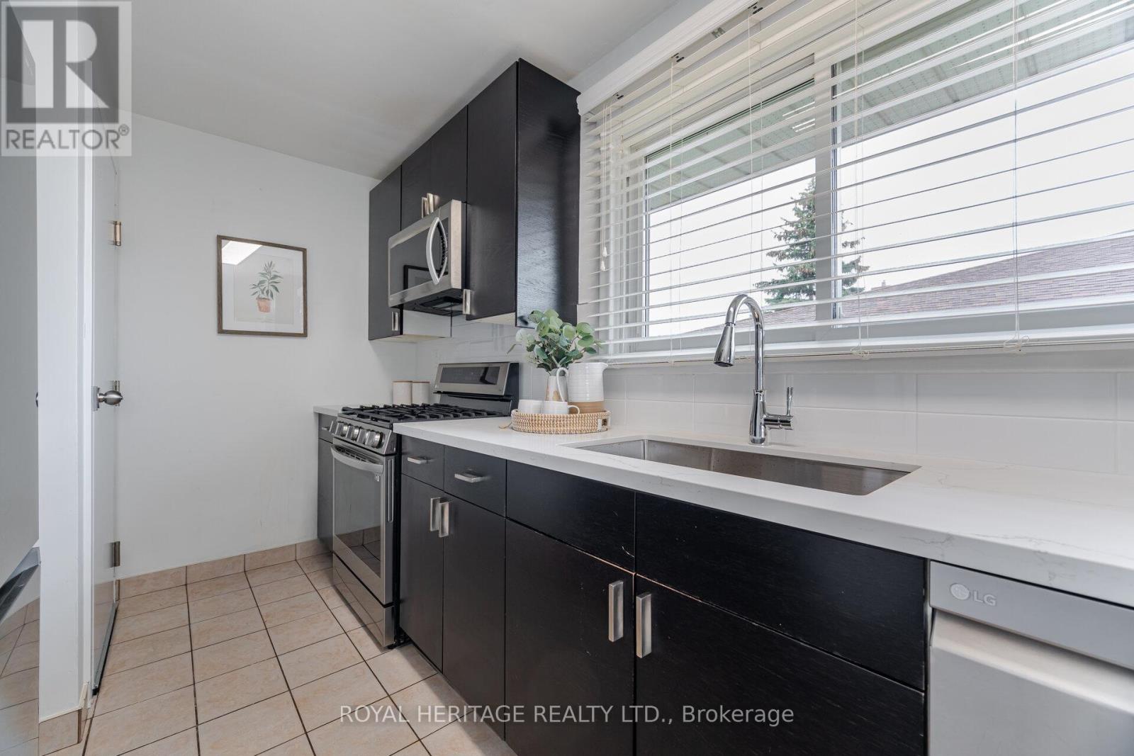 283 Porter Street, Oshawa, Ontario  L1J 1N3 - Photo 9 - E12130596