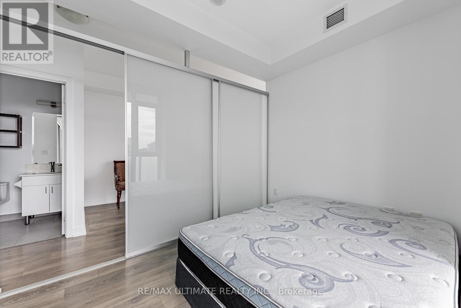 3508 - 426 University Avenue, Toronto, Ontario  M5G 1S9 - Photo 15 - C12130275