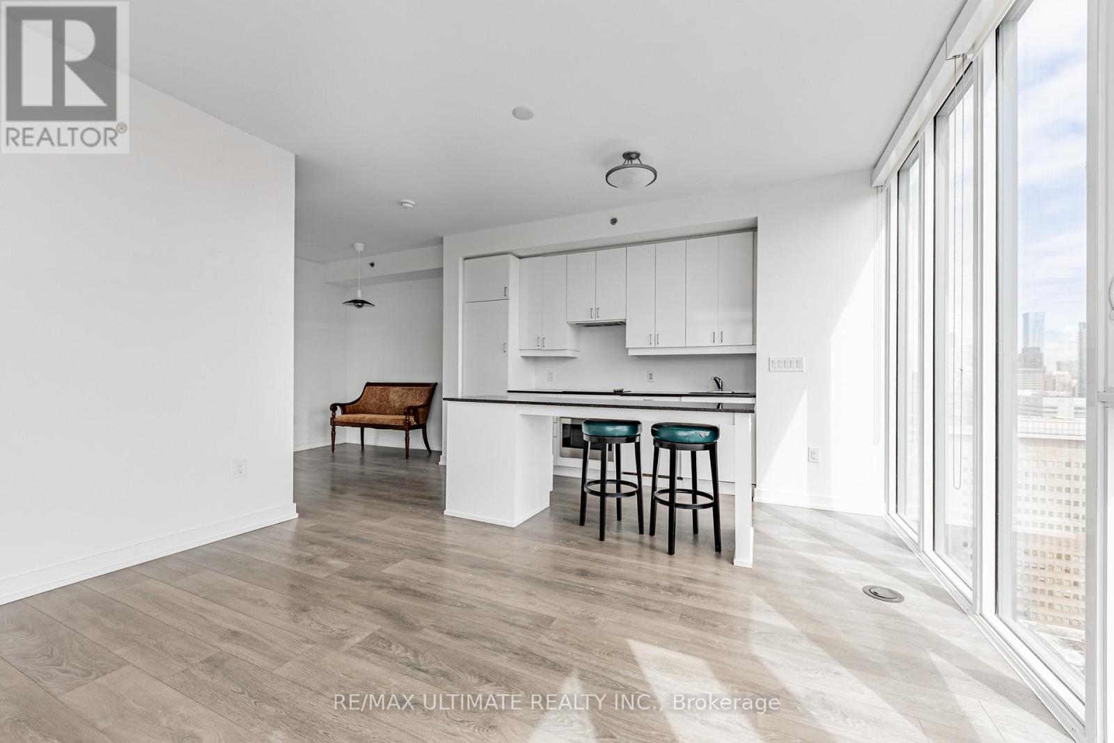 3508 - 426 University Avenue, Toronto, Ontario  M5G 1S9 - Photo 9 - C12130275