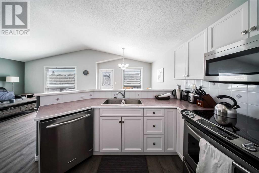76 Lister Crescent, Red Deer, Alberta  T4R 2R3 - Photo 7 - A2218337