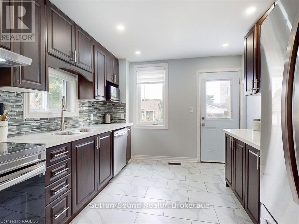 514 Frank Street, South Bruce Peninsula, Ontario  N0H 2T0 - Photo 10 - X12130707
