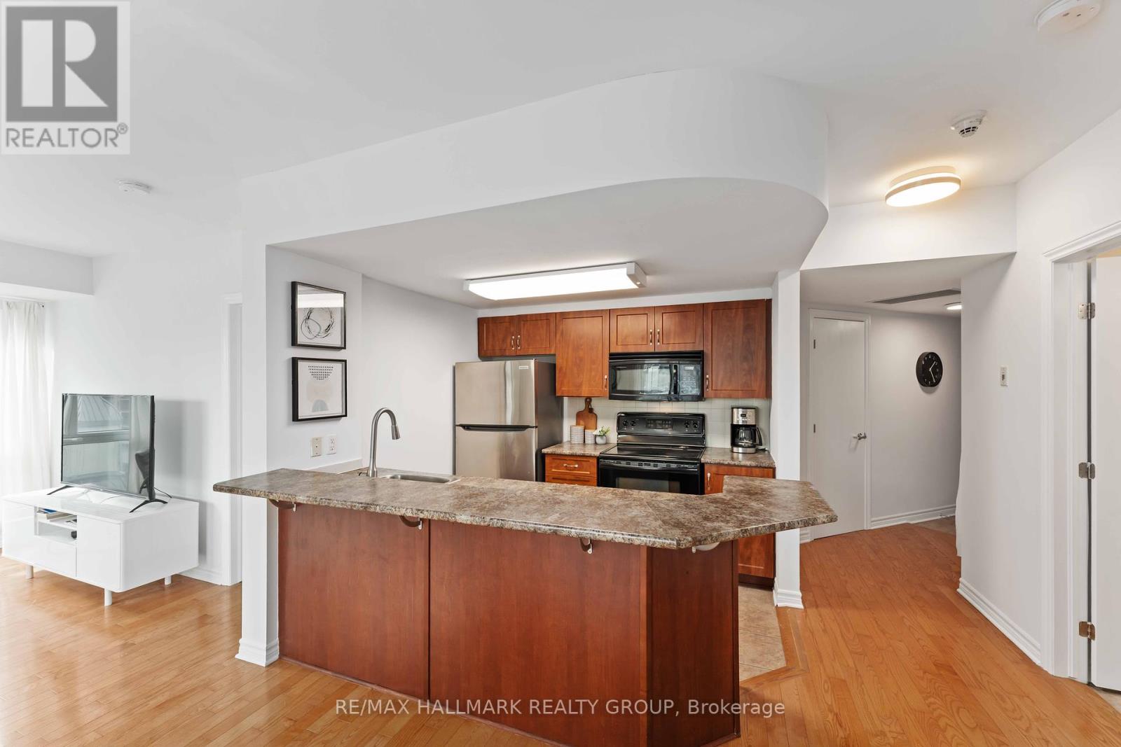 608 - 200 Rideau Street, Ottawa, Ontario  K1N 5Y1 - Photo 10 - X12130675
