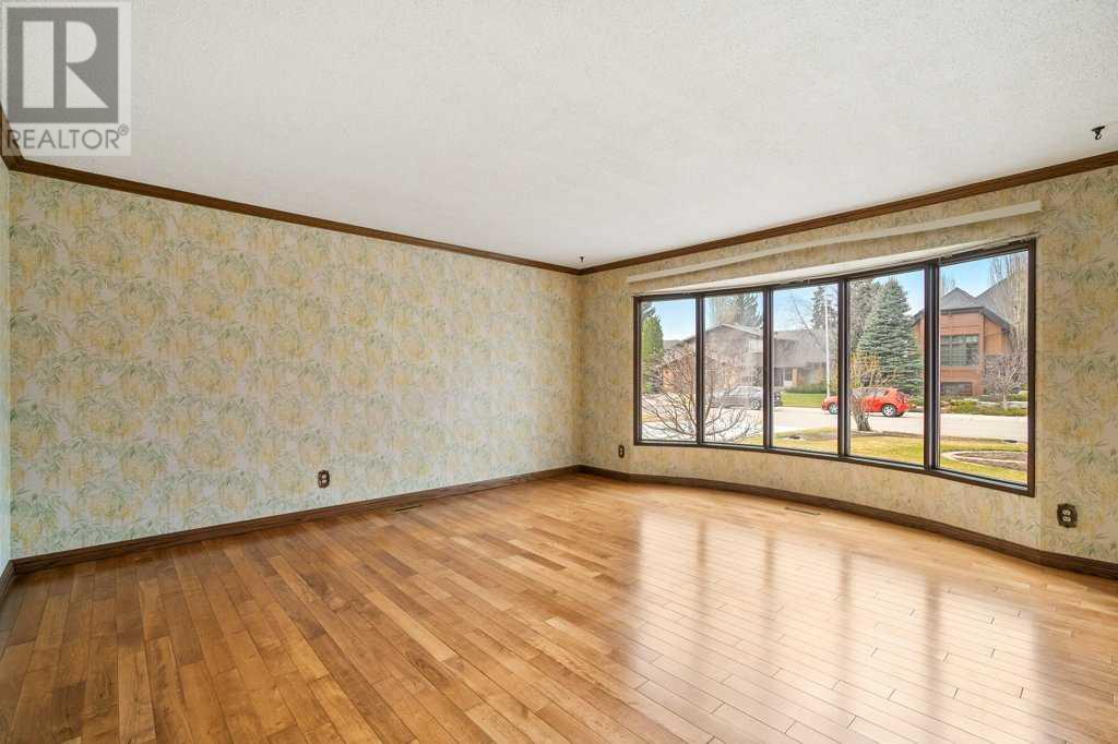 Property at 328 Parkview Crescent SE image 4
