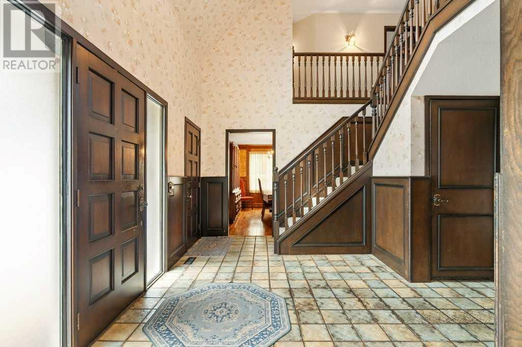 Property at 328 Parkview Crescent SE image 3