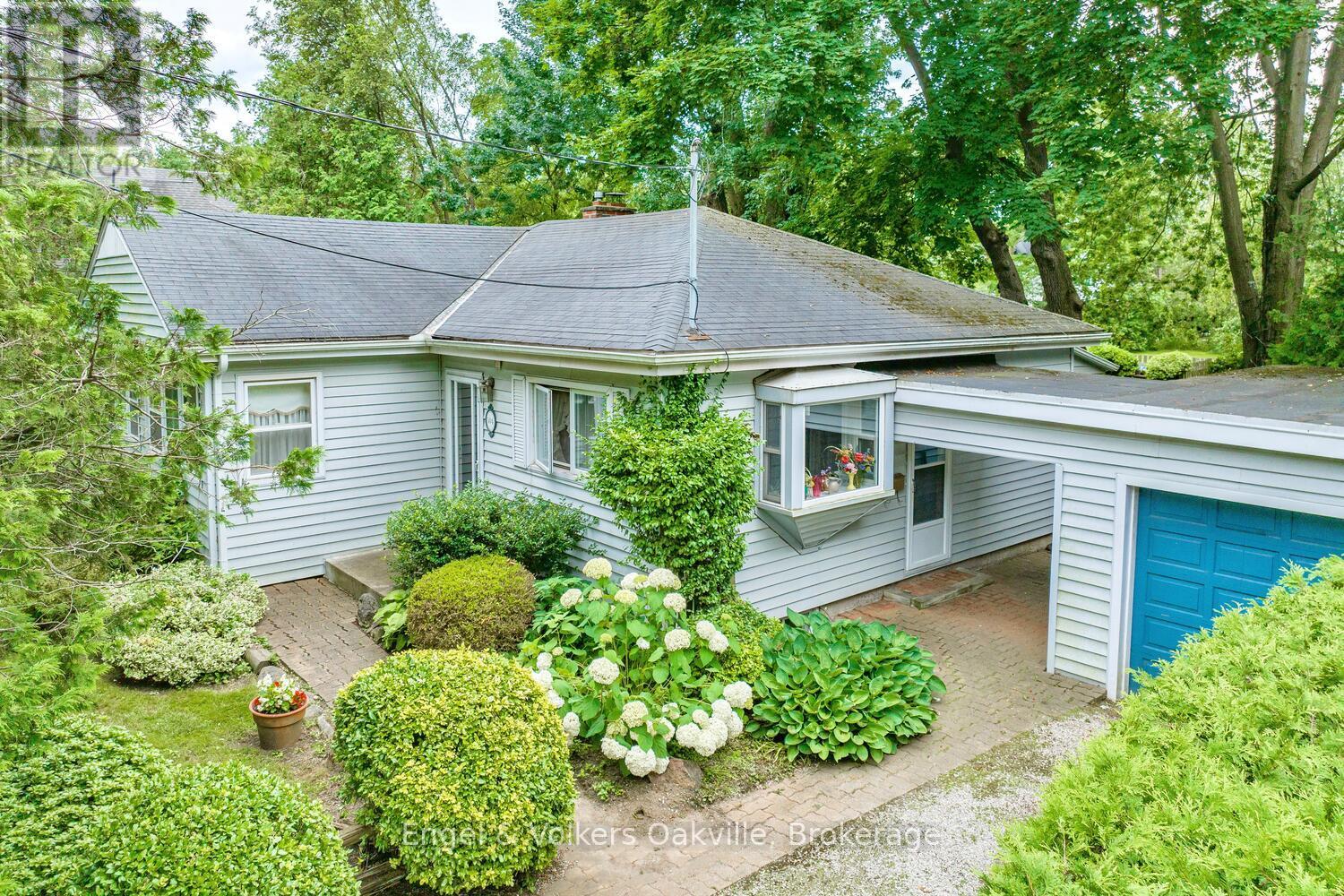 504 CHAMBERLAIN LANE, Oakville, Ontario
