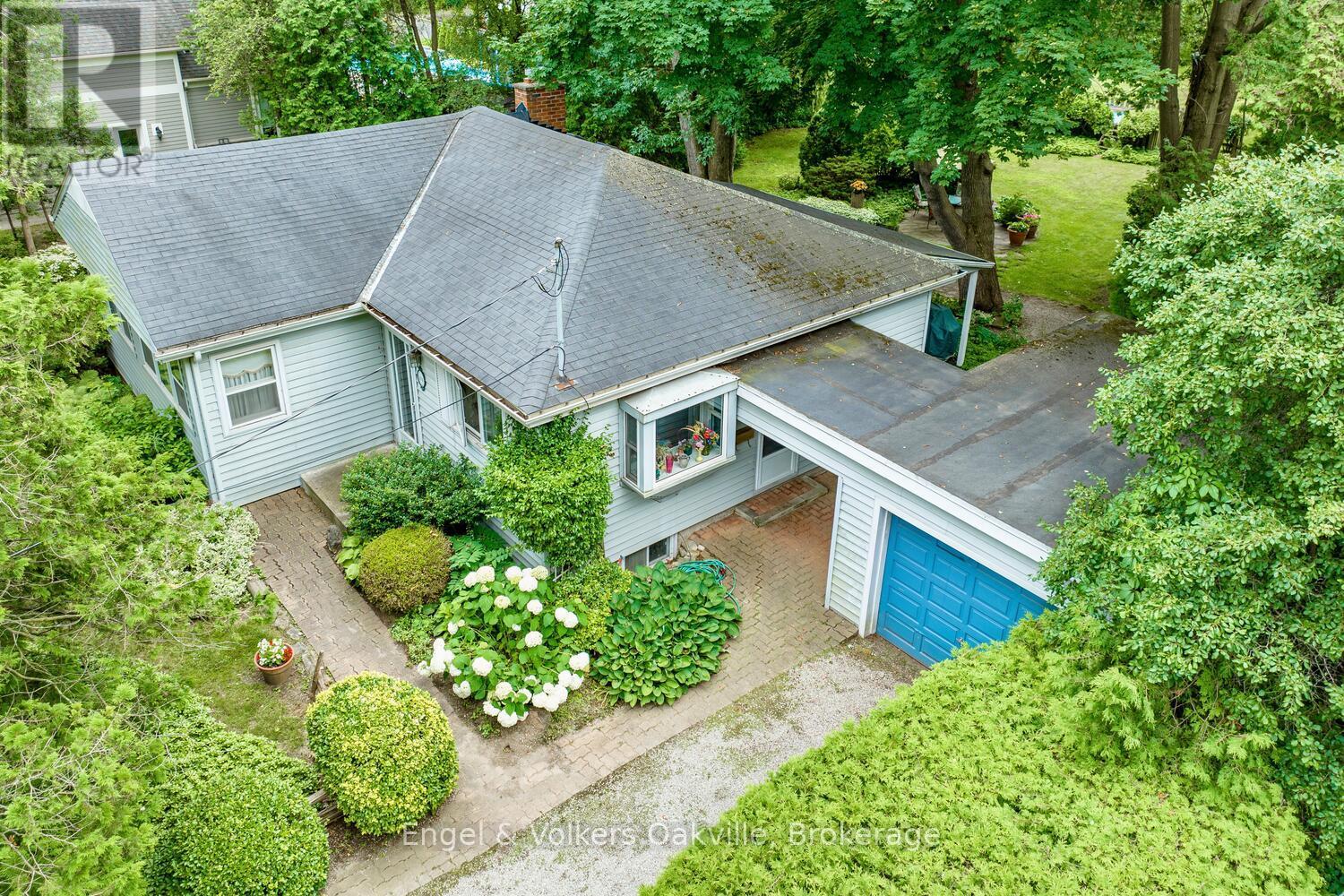 504 Chamberlain Lane, Oakville, Ontario  L6J 4H6 - Photo 2 - W12130687
