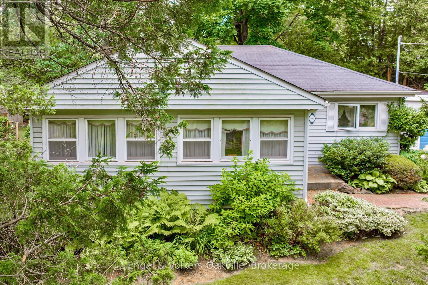 504 Chamberlain Lane, Oakville, Ontario  L6J 4H6 - Photo 3 - W12130687