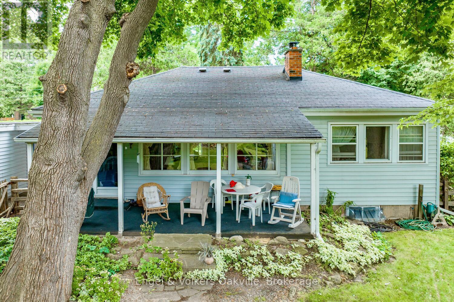 504 Chamberlain Lane, Oakville, Ontario  L6J 4H6 - Photo 6 - W12130687