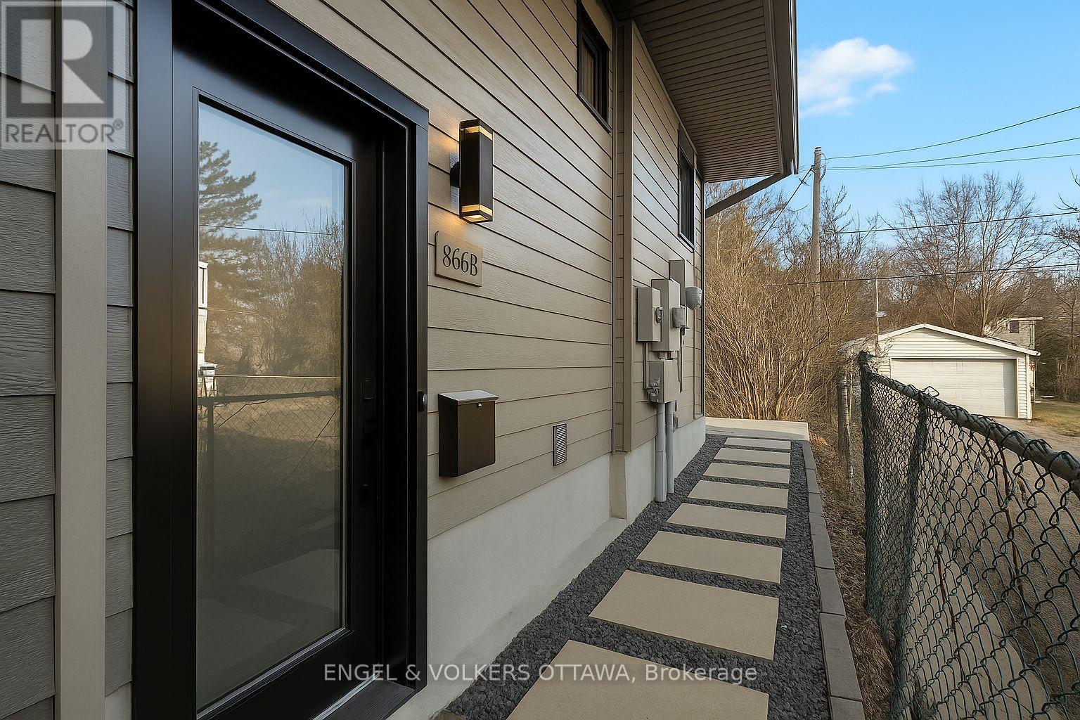 B - 866 Woodroffe Avenue, Ottawa, Ontario  K2A 3G3 - Photo 2 - X12120858