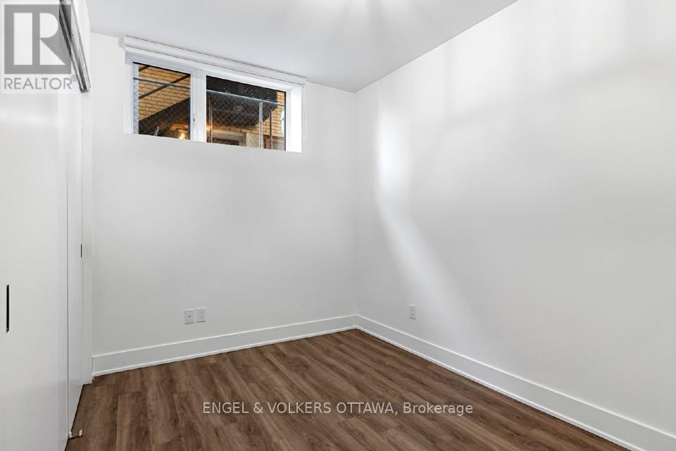 B - 866 Woodroffe Avenue, Ottawa, Ontario  K2A 3G3 - Photo 8 - X12120858