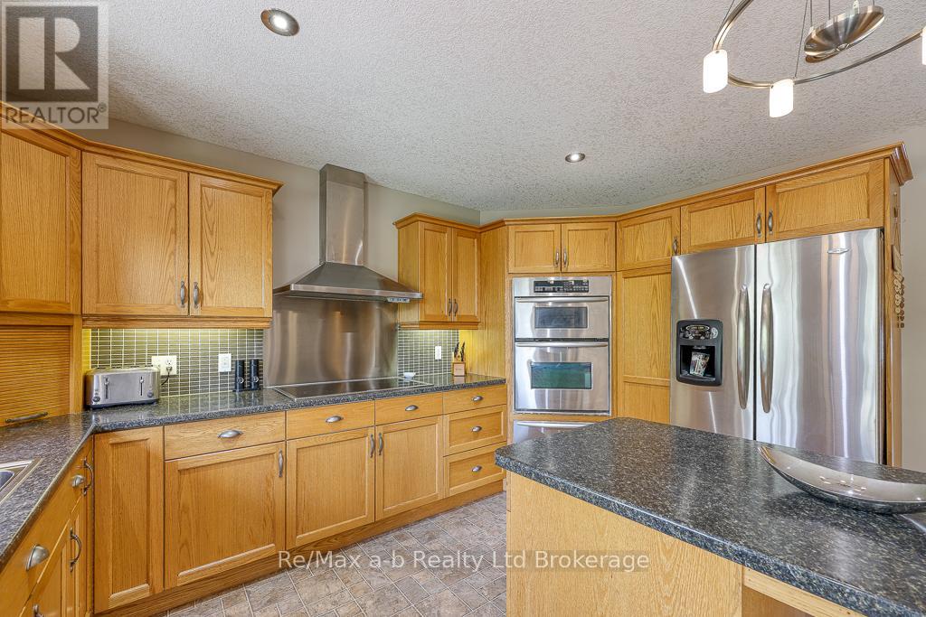 49 Kerr Crescent, Ingersoll, Ontario  N5C 4H1 - Photo 10 - X12130645