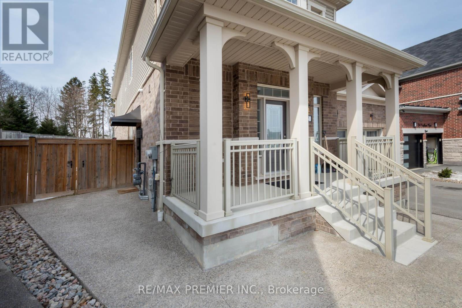 32 Pridham Place, New Tecumseth (Tottenham), Ontario  L0G 1W0 - Photo 2 - N12022002