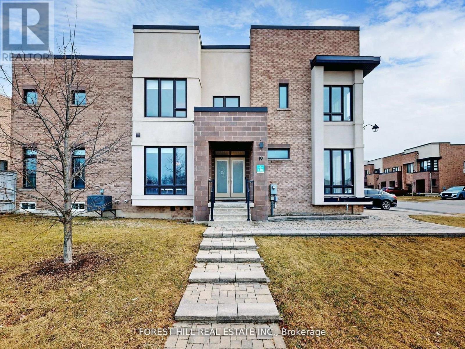 19 Denarius Crescent, Richmond Hill, Ontario  L4E 0Y9 - Photo 3 - N12130489