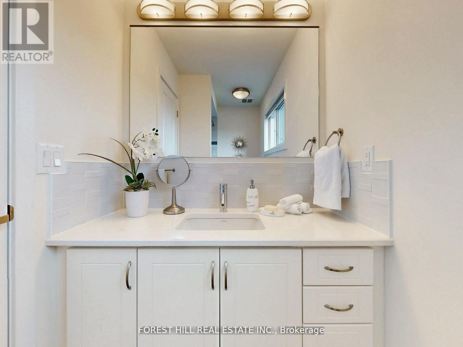 19 Denarius Crescent, Richmond Hill, Ontario  L4E 0Y9 - Photo 37 - N12130489