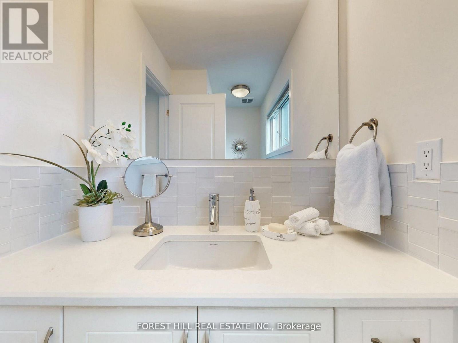 19 Denarius Crescent, Richmond Hill, Ontario  L4E 0Y9 - Photo 40 - N12130489